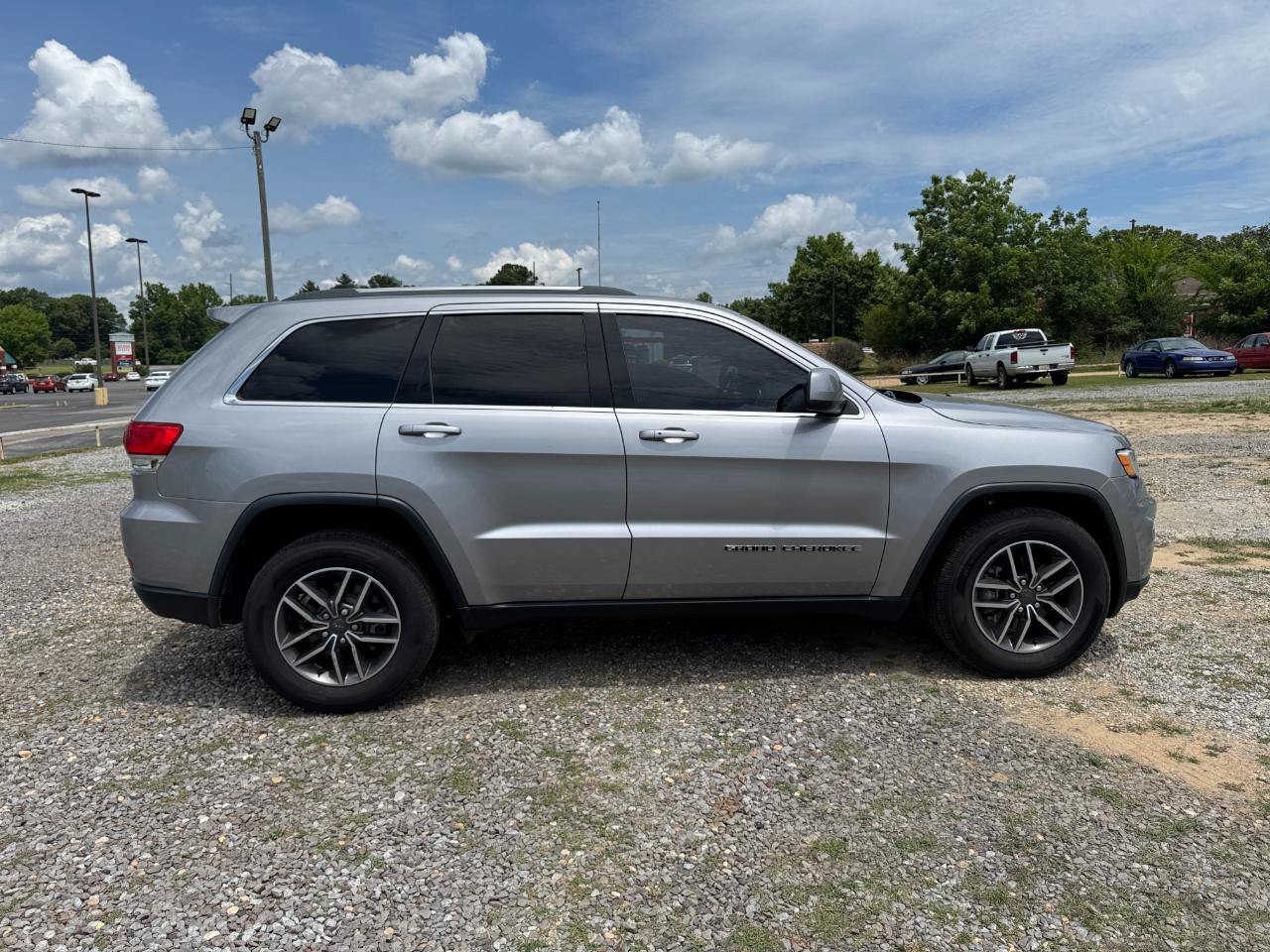 Used 2019 Jeep Grand Cherokee Laredo w/ Laredo X Package RWD image 2