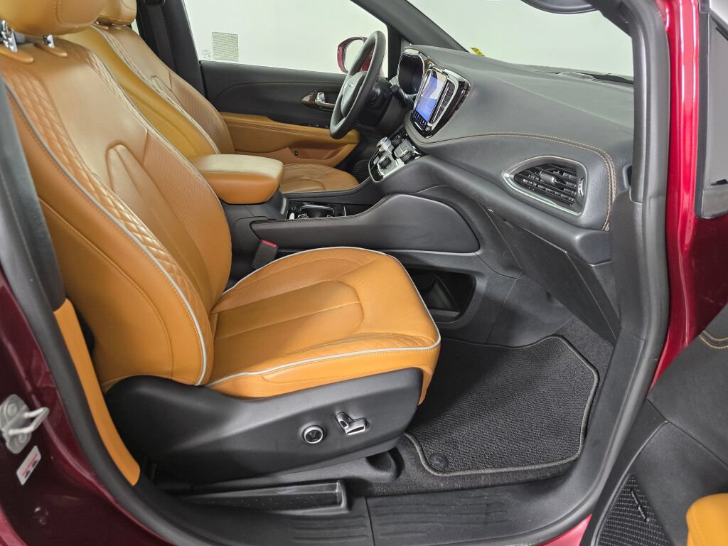 Used 2022 Chrysler Pacifica Pinnacle FWD image 39