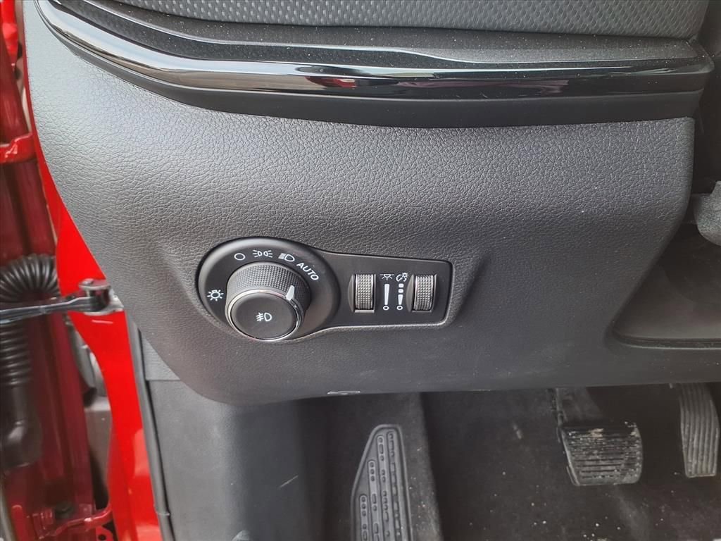 New 2026 Jeep Compass Latitude image 13