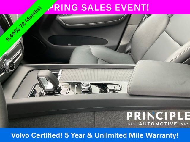 Certified 2025 Volvo XC60 B5 Core image 19