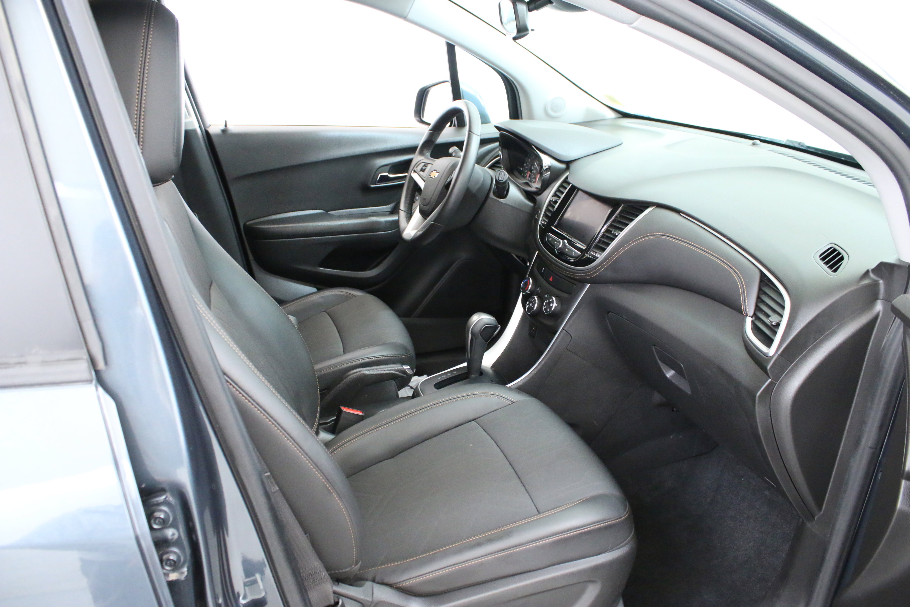 Used 2022 Chevrolet Trax LT w/ Driver Confidence Package AWD/4WD image 27