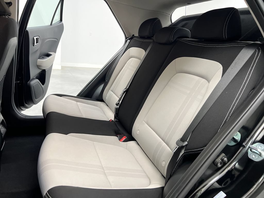 Used 2025 Hyundai Venue SEL FWD image 16