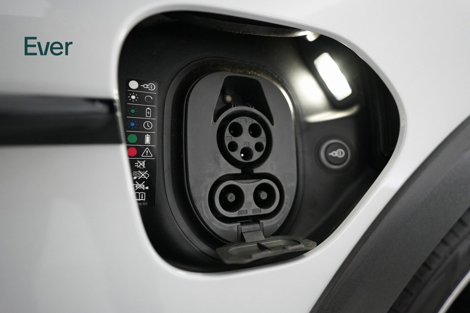 Used 2022 Porsche Taycan 4 Cross Turismo image 25