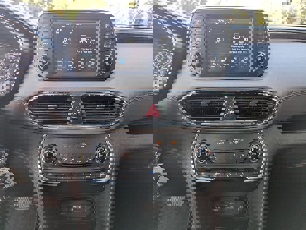 Used 2020 Hyundai Santa Fe SE w/ Cargo Package image 18