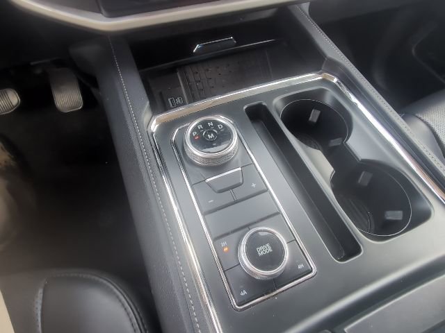 Used 2024 Ford Expedition XLT image 23