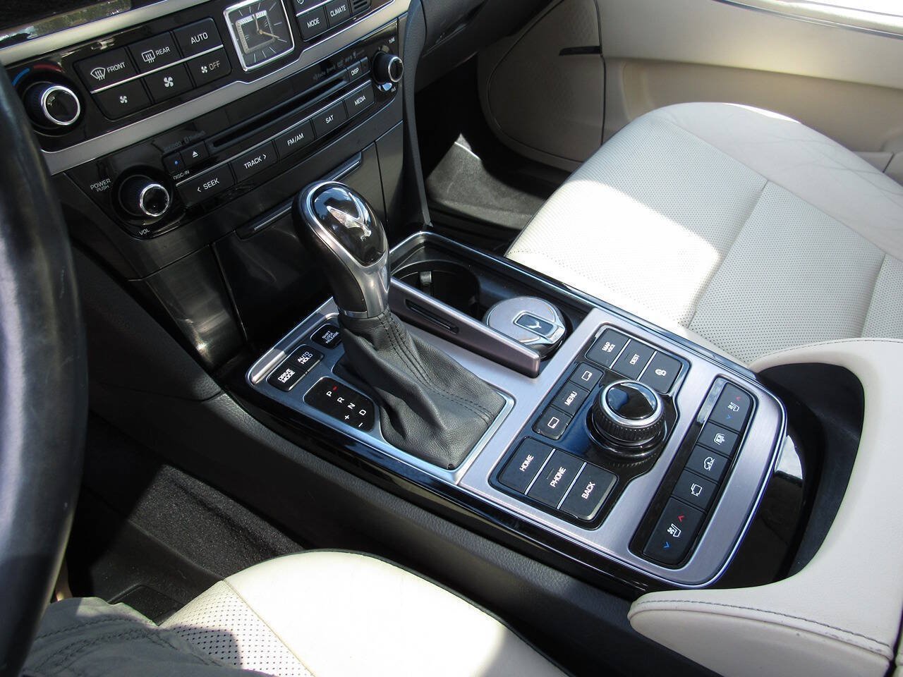 Used 2014 Hyundai Equus Ultimate RWD image 24