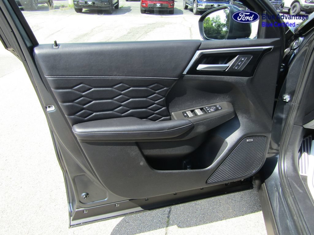 Used 2025 Mitsubishi Outlander SEL AWD/4WD image 16