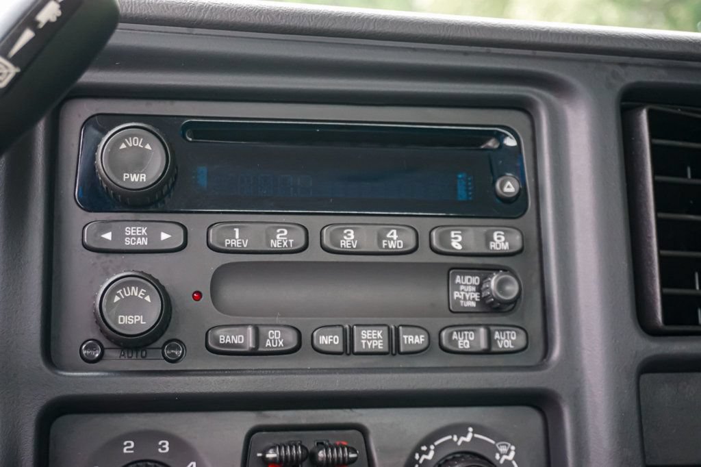 Used 2004 Chevrolet Silverado 2500 LS AWD/4WD image 44