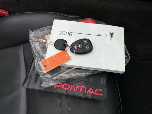 Used 2006 Pontiac Solstice Convertible w/ Premium Package image 4