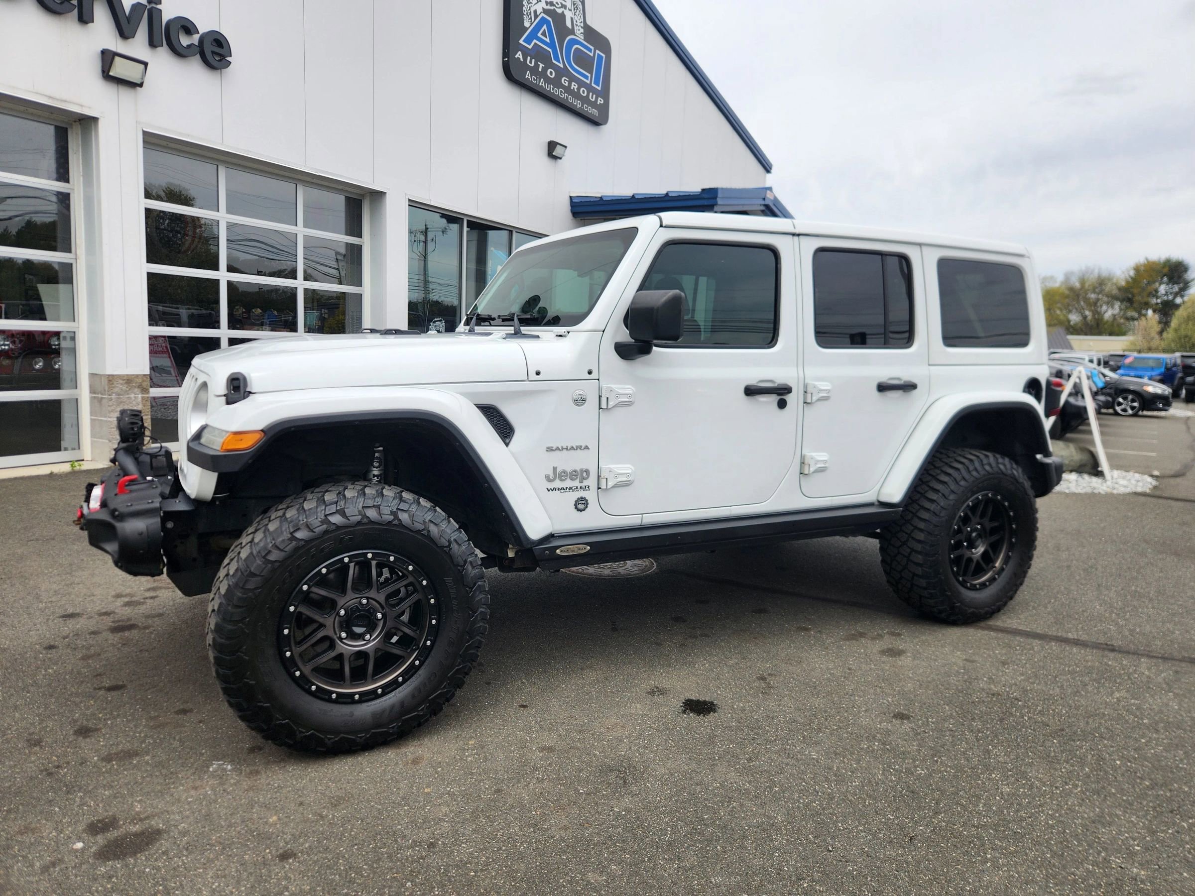 Used 2018 Jeep Wrangler Unlimited Sahara w/ Dual Top Group AWD/4WD image 6