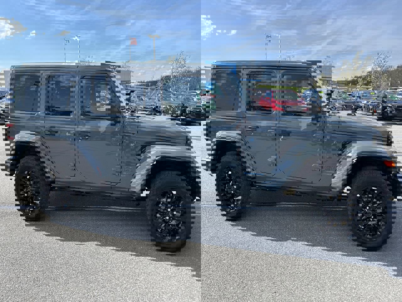 Used 2025 Jeep Wrangler Sahara w/ Safety Group AWD/4WD image 8