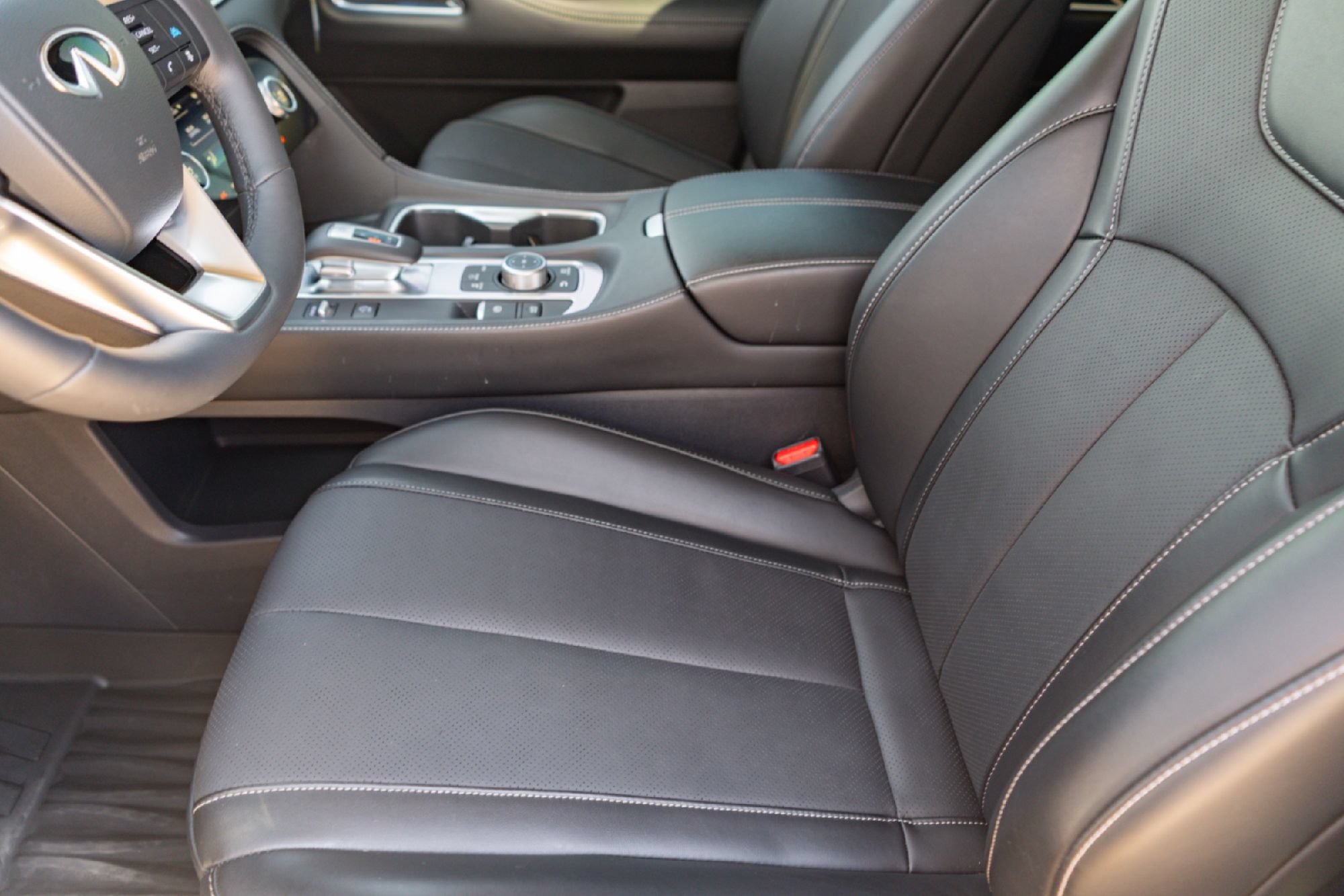 Certified 2026 INFINITI QX60 Luxe w/ Cargo Package FWD image 9