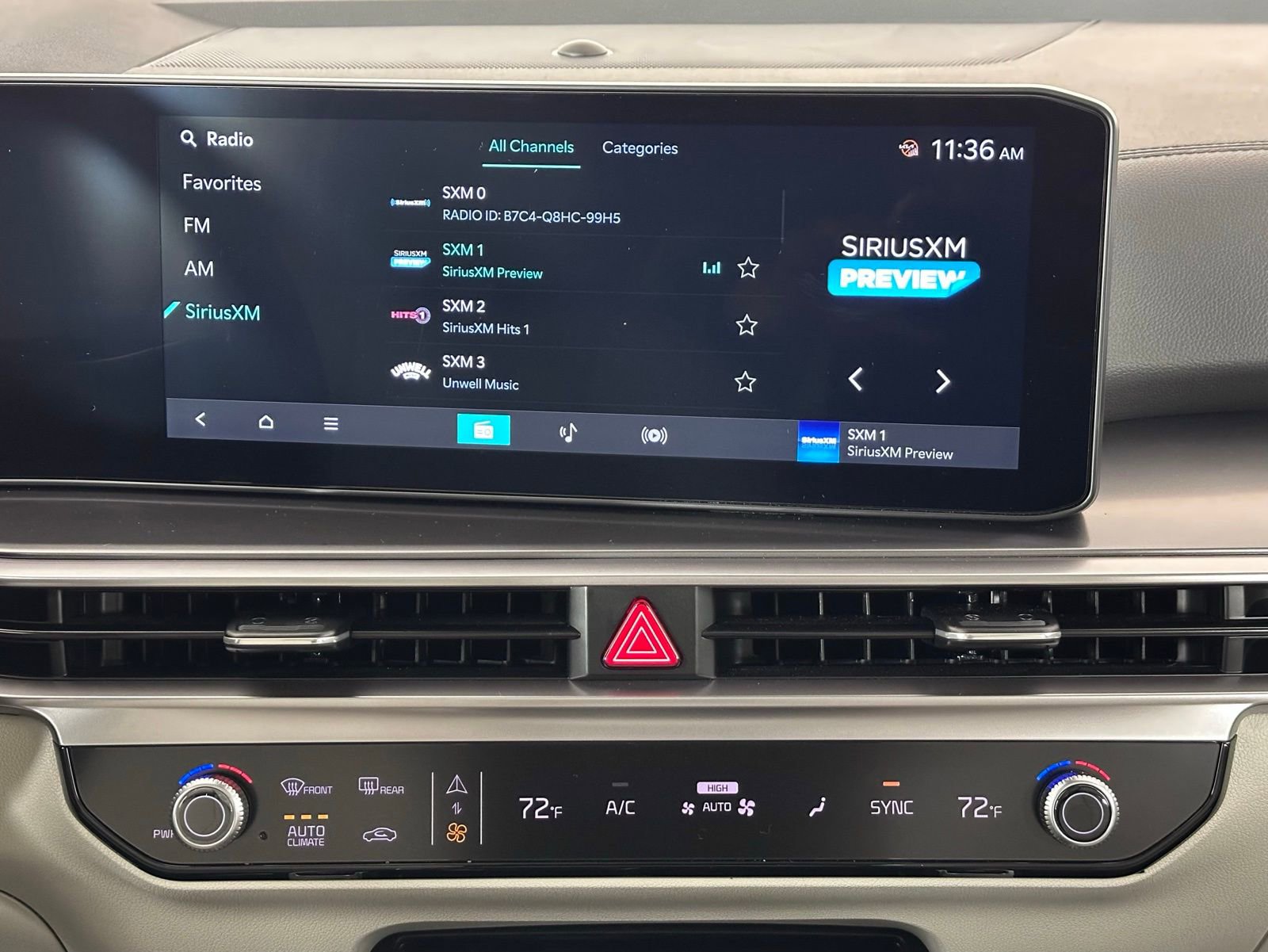 Used 2025 Kia Sorento EX w/ Panoramic Sunroof Package image 16