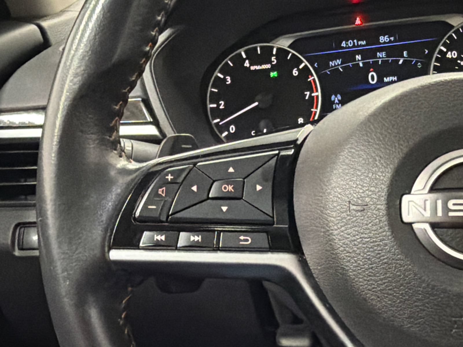 Used 2024 Nissan Altima 2.5 SR w/ SR Premium Package FWD image 17