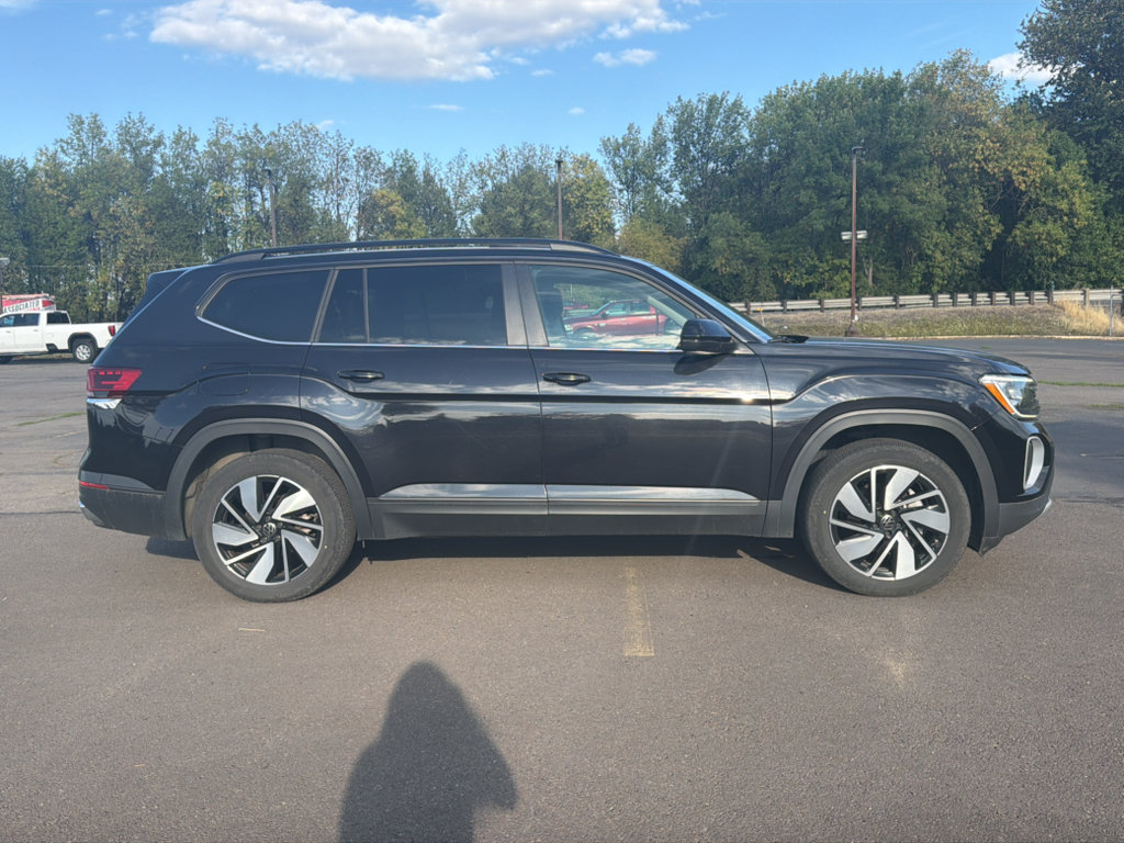 Used 2024 Volkswagen Atlas SE AWD/4WD image 4