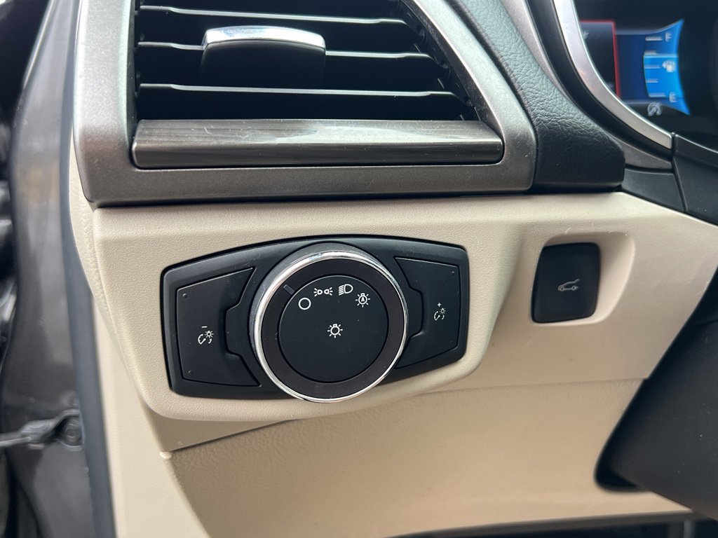 Used 2019 Ford Fusion SEL image 14