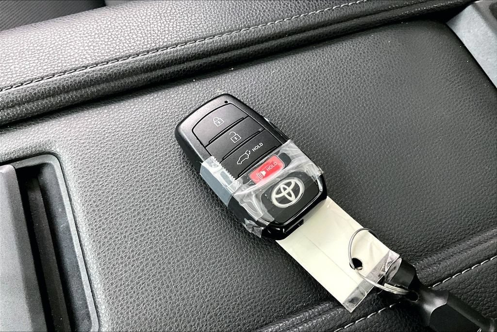 Used 2025 Toyota Grand Highlander FWD image 13