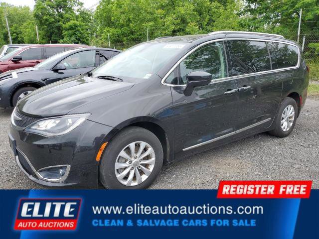 Used 2018 Chrysler Pacifica Touring-L image 2