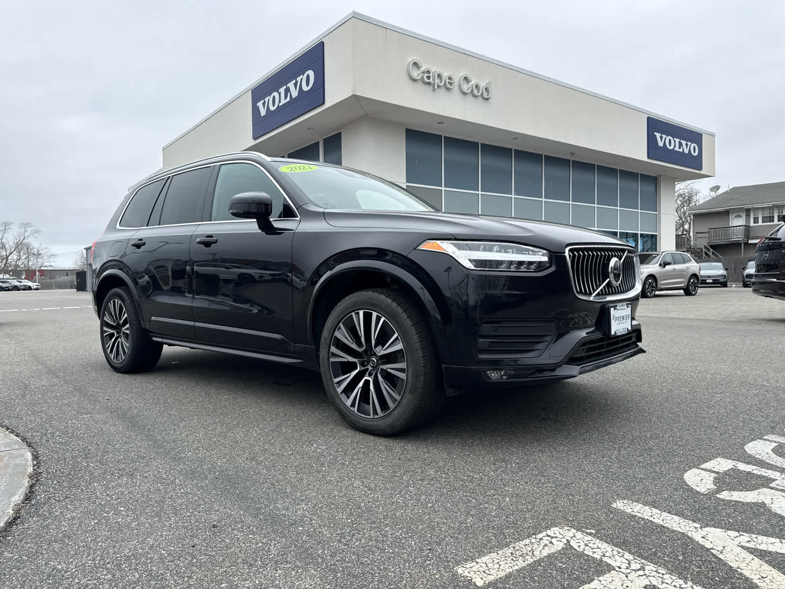 Used 2021 Volvo XC90 T6 Momentum image 2