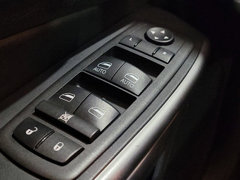 Used 2021 Jeep Cherokee Latitude Plus AWD/4WD image 27