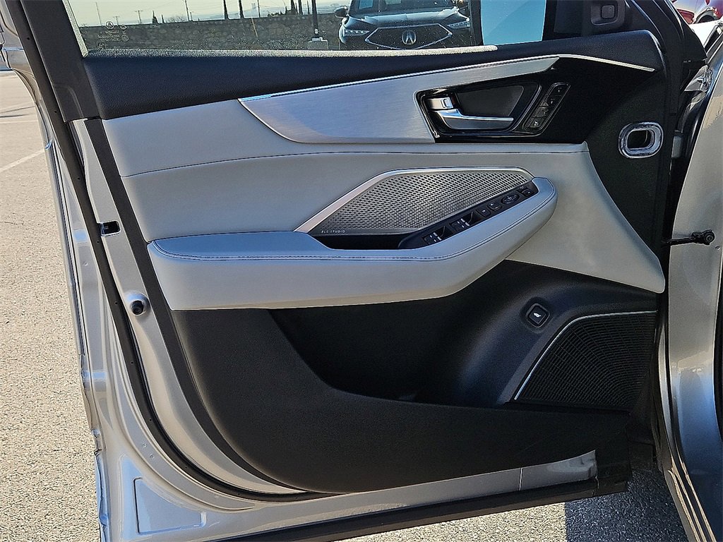 Certified 2023 Acura MDX FWD w/ Technology Package image 16