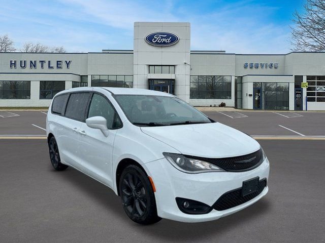 Used 2020 Chrysler Pacifica Touring w/ S Appearance Package image 3