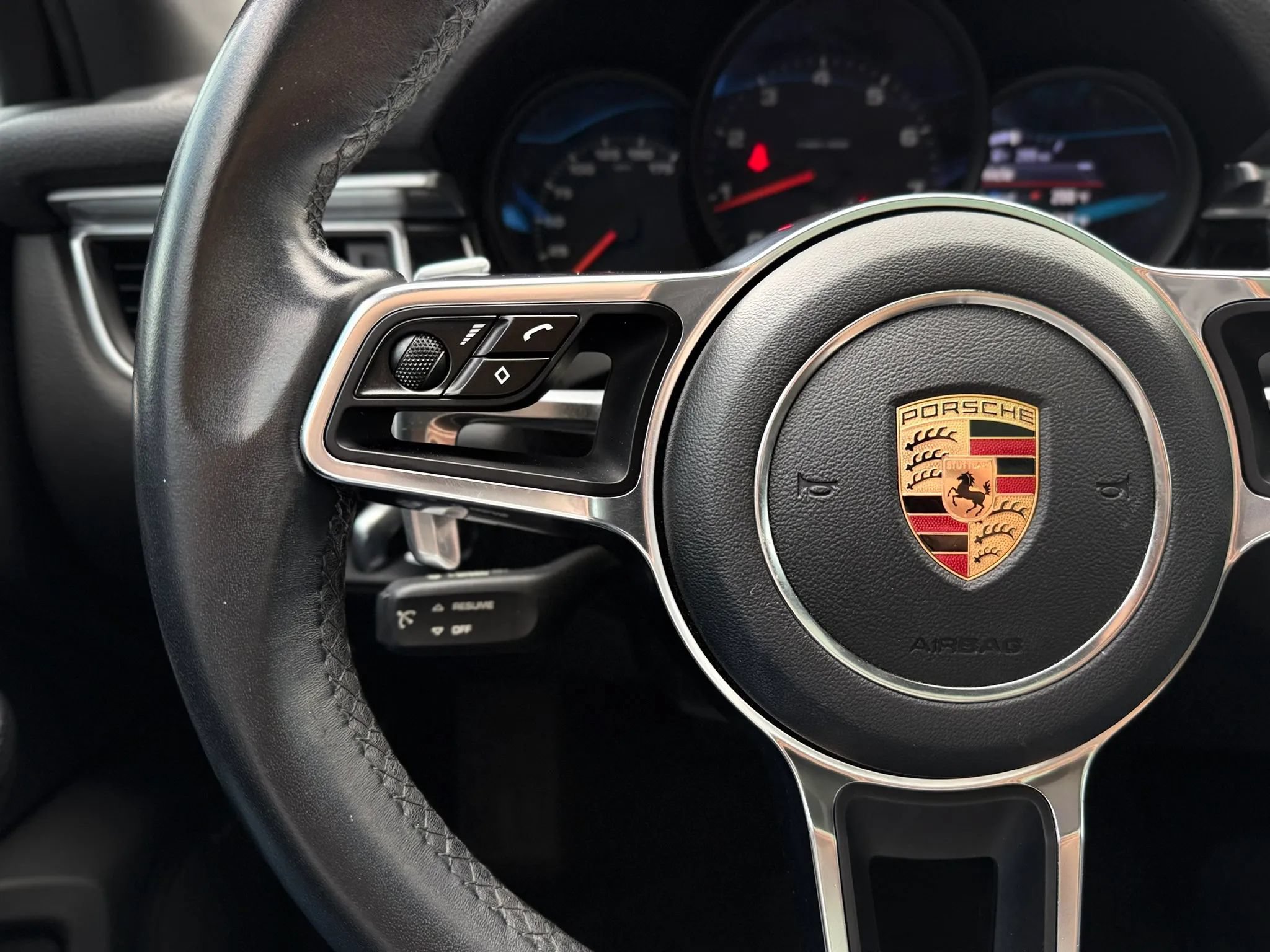 Used 2018 Porsche Macan Sport Edition AWD/4WD image 31