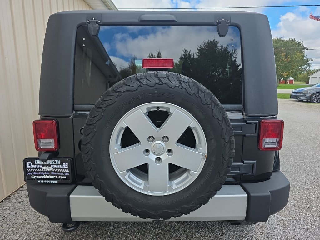 Used 2012 Jeep Wrangler Sahara w/ Connectivity Group AWD/4WD image 6