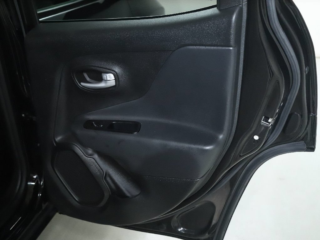 Used 2023 Jeep Renegade Latitude AWD/4WD image 28