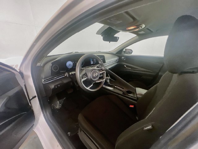 Used 2024 Hyundai Elantra SEL FWD image 15