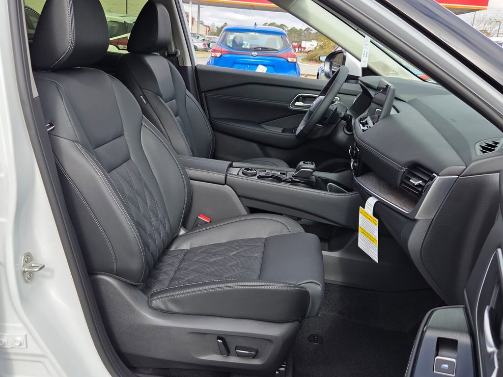 New 2026 Nissan Rogue Platinum image 13