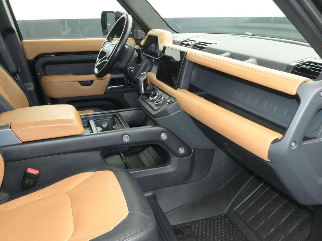 Used 2023 Land Rover Defender 110 X-Dynamic SE image 16