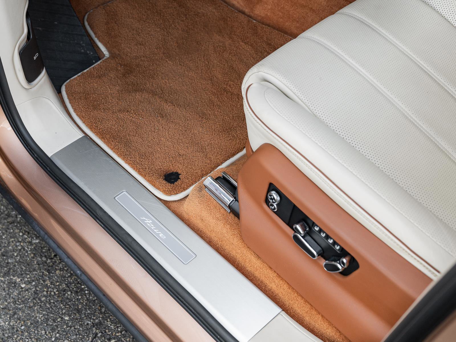 Used 2023 Bentley Bentayga Extended Wheelbase image 53