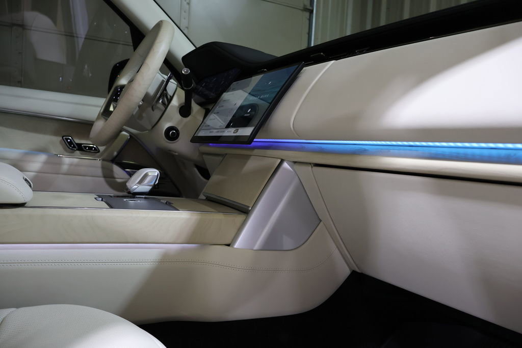 Used 2024 Land Rover Range Rover Long Wheelbase SE image 54