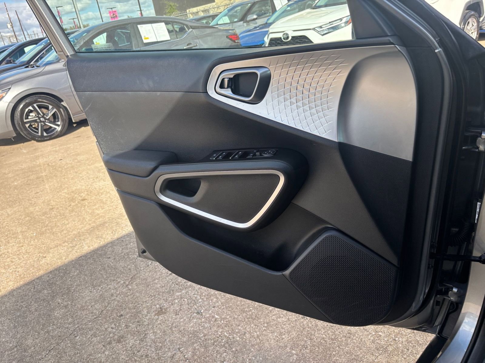 Used 2025 Kia Soul LX w/ LX Technology Package image 20