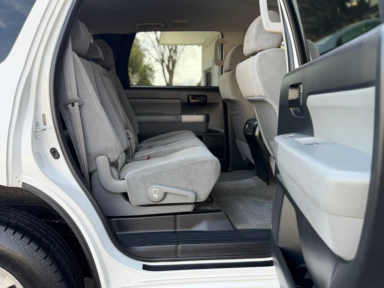 Used 2008 Toyota Sequoia SR5 image 42