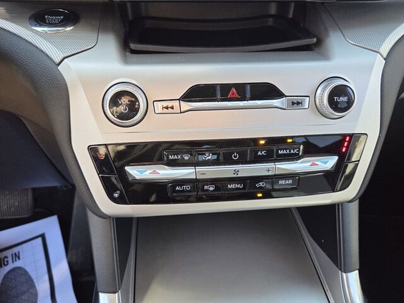 Used 2022 Ford Explorer XLT w/ Equipment Group 202A RWD image 21