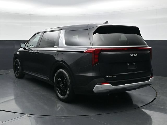 Used 2025 Kia Carnival FWD image 8