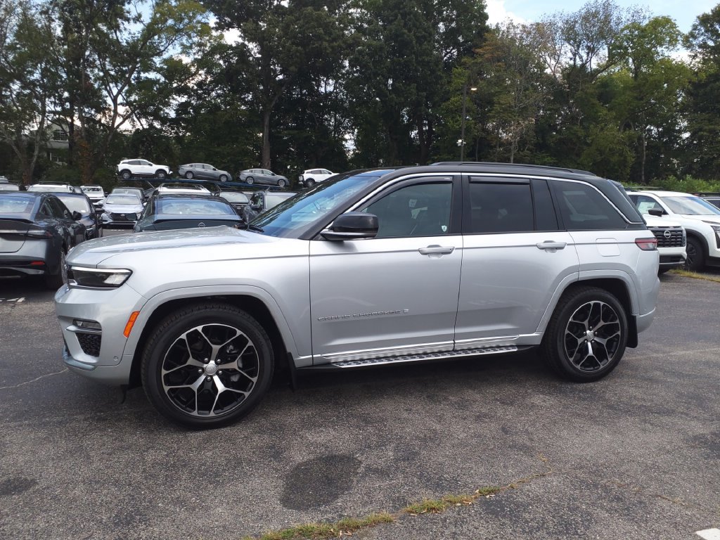 Used 2025 Jeep Grand Cherokee Summit AWD/4WD image 4