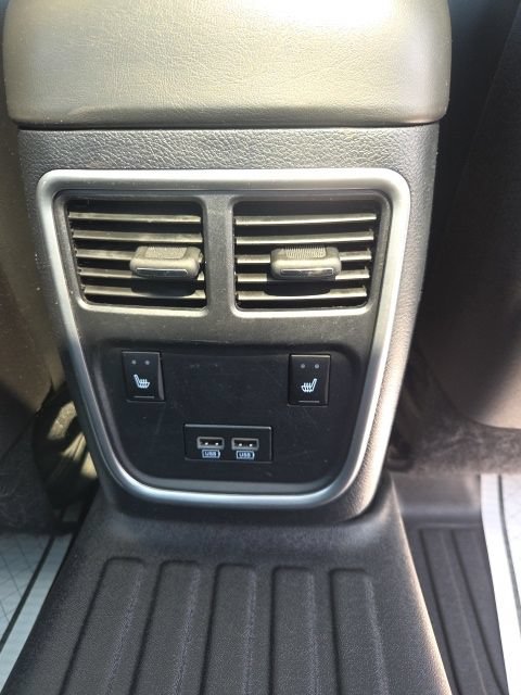 Used 2015 Chrysler 300 C Platinum w/ Harman/Kardon Audio Group AWD/4WD image 19
