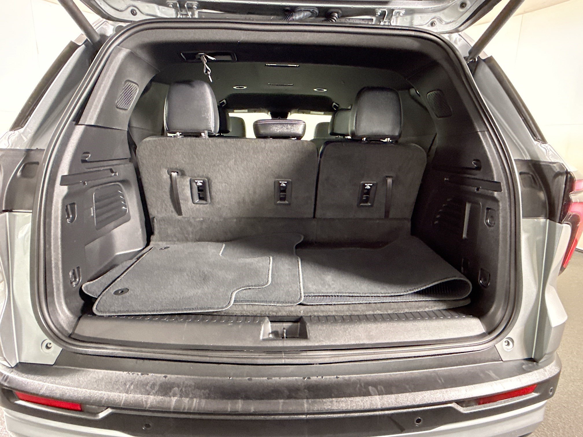 Used 2026 Chevrolet Traverse LT FWD image 35