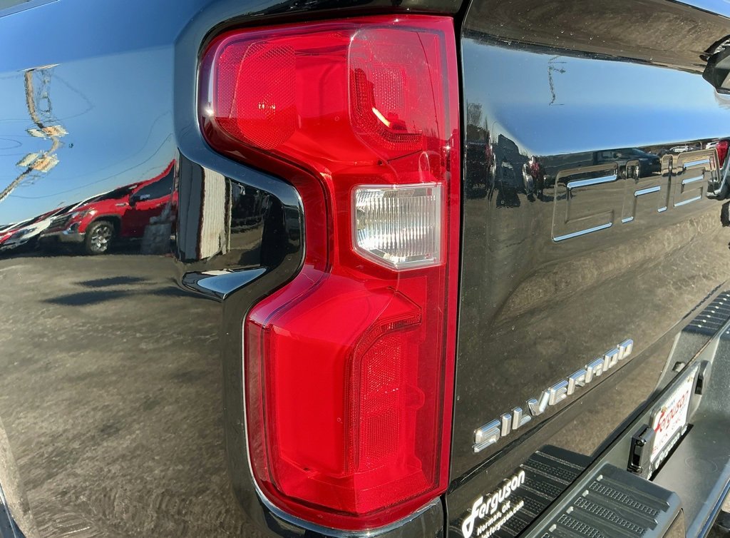 Used 2021 Chevrolet Silverado 1500 High Country w/ Technology Package image 13
