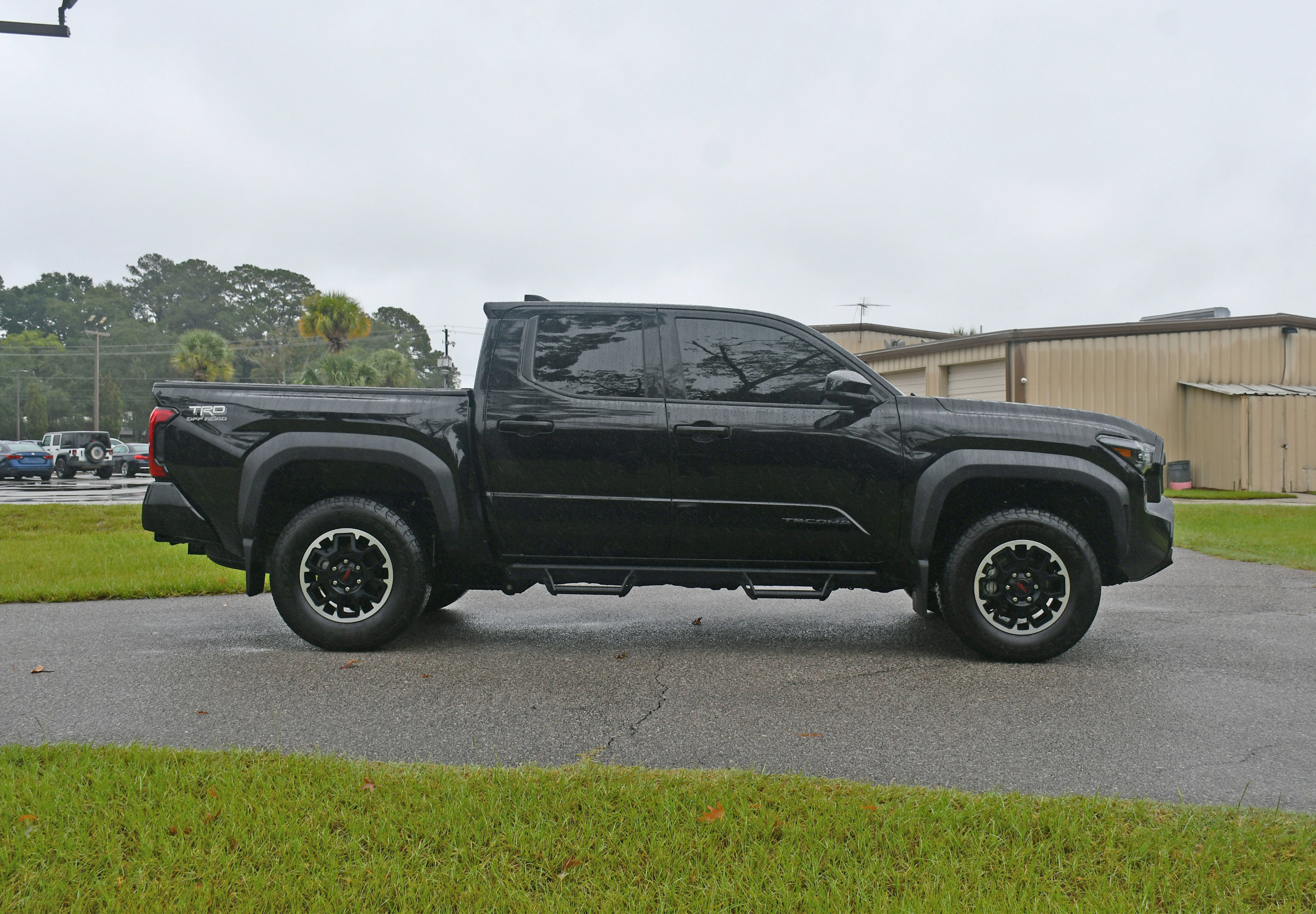 Used 2025 Toyota Tacoma TRD Off-Road AWD/4WD image 5