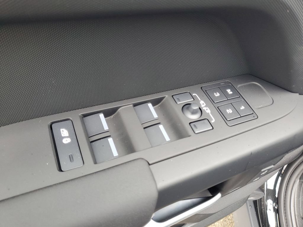 Used 2026 Land Rover Defender 130 S AWD/4WD image 8