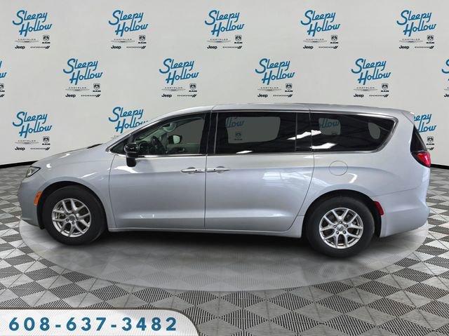 Used 2024 Chrysler Pacifica Touring-L image 8