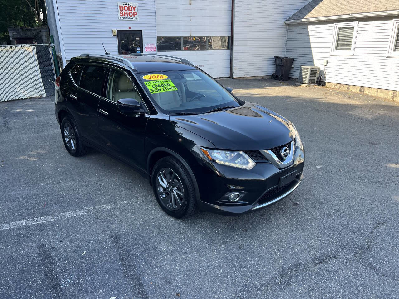 Used 2016 Nissan Rogue SL image 2