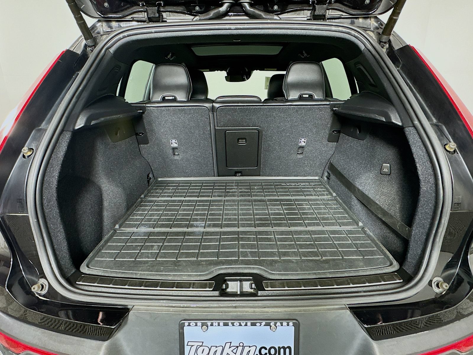 Used 2021 Volvo XC40 T5 R-Design w/ Advanced Package AWD/4WD image 27