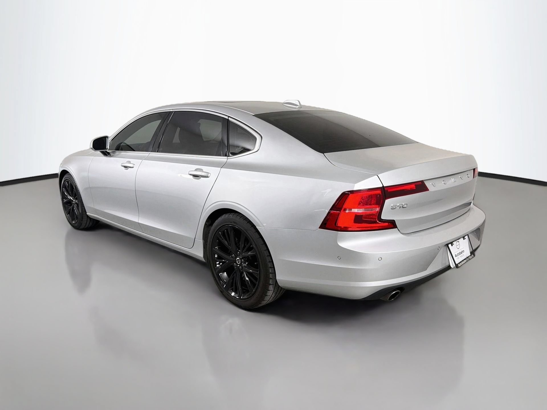 Used 2018 Volvo S90 T5 Momentum w/ Convenience Package FWD image 8