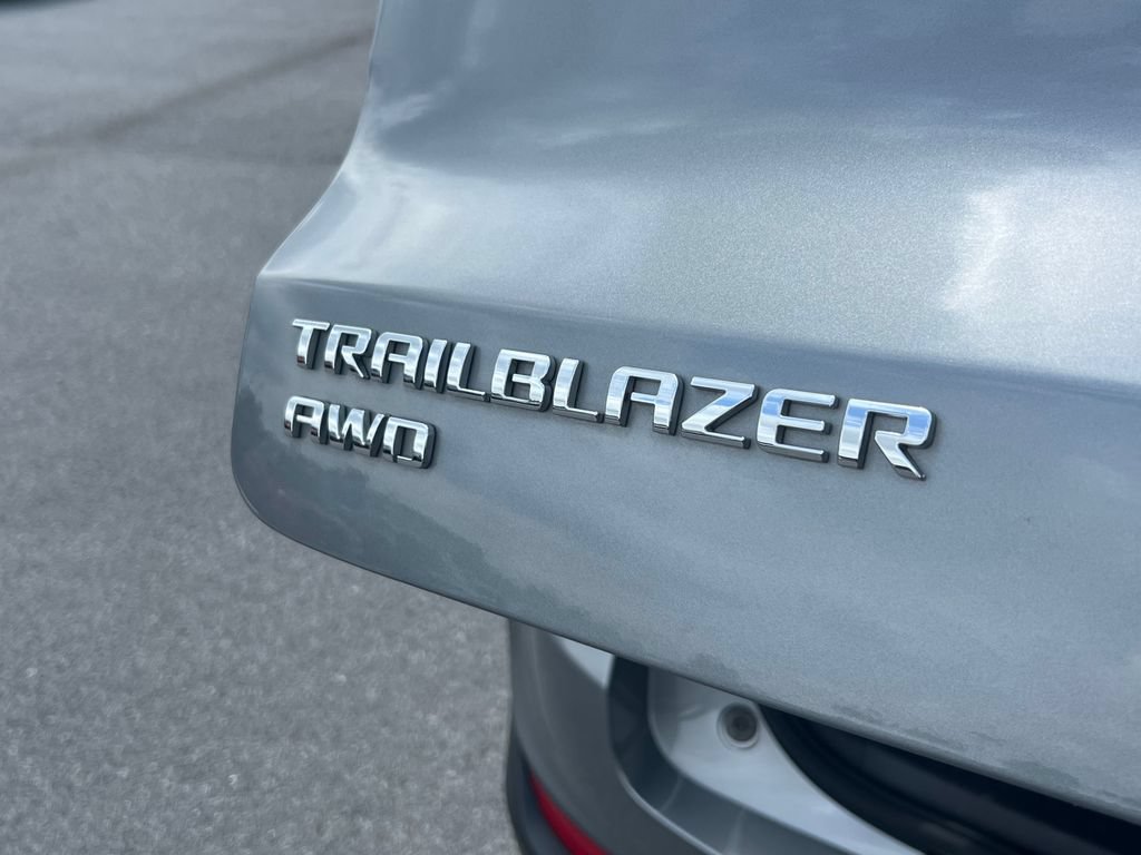 Used 2025 Chevrolet TrailBlazer LT AWD/4WD image 15