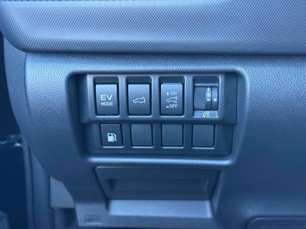 Used 2025 Subaru Forester Premium AWD/4WD image 23